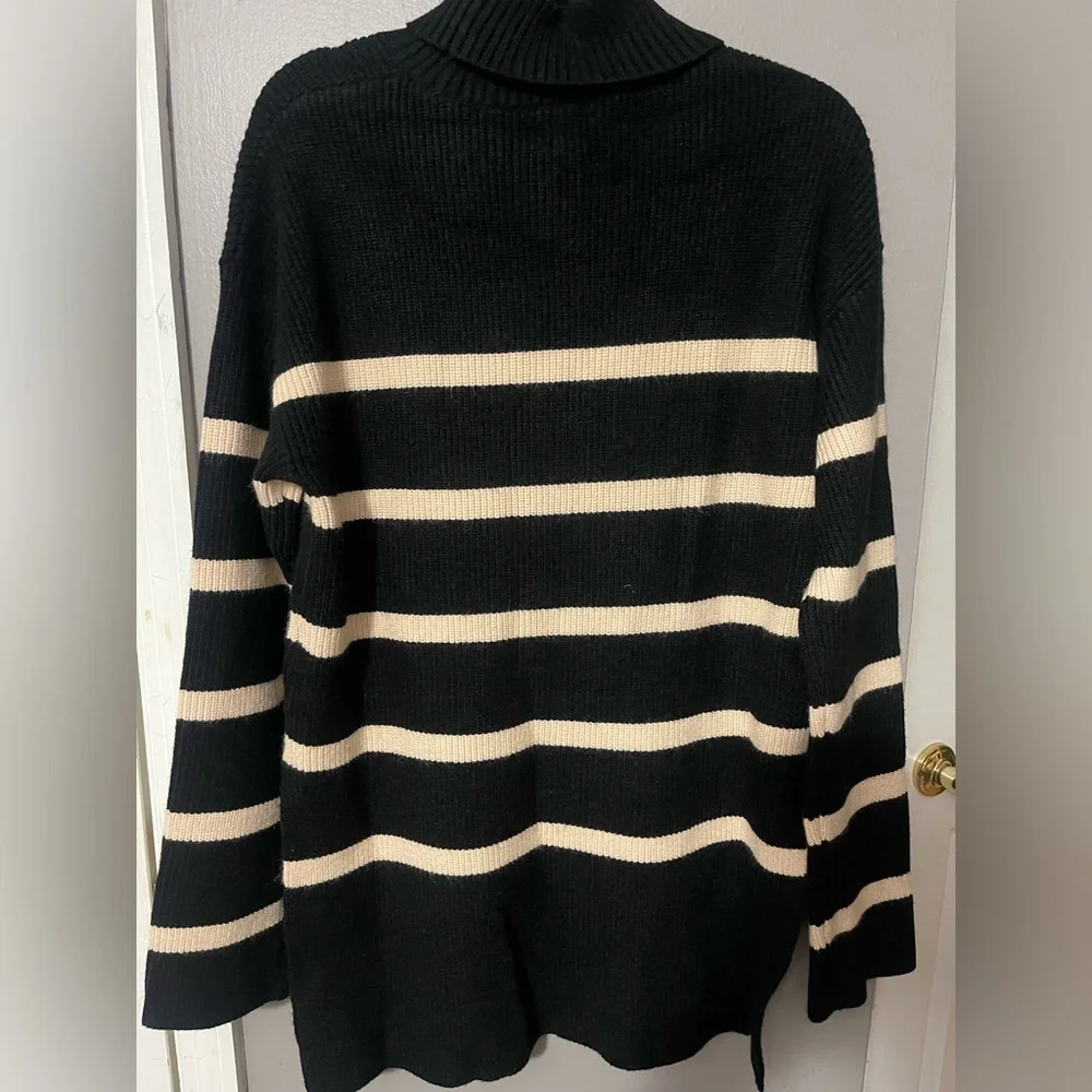 💕Stylish Black and Cream Striped Turtleneck Sweater 229 - Picture 3 of 5